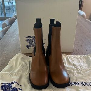 New With Box and Dustbags Burberry Stride Round Toe Chelsea Boots-40.5 w/ COA